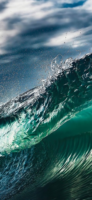 Majestic Ocean Wave Wallpaper